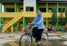 Ikuti Arahan Presiden, Guru di Wajo Ngantor Pakai Sepeda Ontel