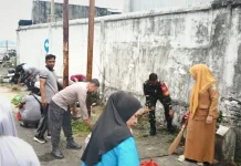 Polek KPN Parepare Bersama Warga dan Aparat Kelurahan Lakukan Kerja Bakti