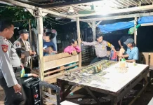 Aparat Polsek Manggala Menindak Pelaku Pesta Minuman Keras