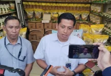 Bulog Makassar Gelar Operasi Pasar dan Resmikan Kios