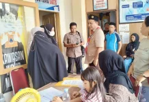 Pastikan Layanan Tetap Berjalan saat WFH, Bupati Lutra Pantau Pelayanan Dukcapil