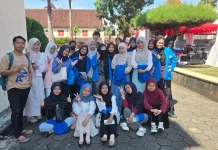 Outdoor Class UNISMUH Makassar Asah Bahasa dan Karakter