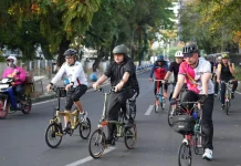 Wali Kota Makassar Gowes Tinjau Jumat Bersih di Dua Kecamatan