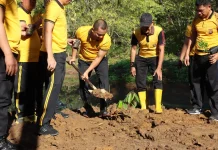 Dukung Program Nasional, Polres Maros Tanam Pohon dan Tebar Ikan