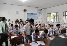 TP PKK Edukasi Siswa SMAN 9 Gowa Membuat Pewarna Alami