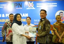 MPDN Kab. Gowa Serahkan Buku Laporan Pembinaan 2023–2026 kepada Kemenkum Sulsel
