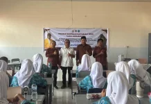 Tim PKM Dosen Pendidikan Sosiologi UNM Gelar Literasi Politik bagi Generasi Z