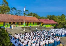 Antusias Para Orang Tua Menyambut Tahun Ajaran Baru