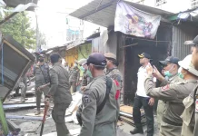 Lapak PKL Berdiri Puluhan Tahun Ditertibkan, 16 Pedagang Direlokasi di Ujung Tanah