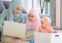 Pengaruh Teknologi dan Sosial dalam Mempersiapkan Generasi Berkarakter Baik