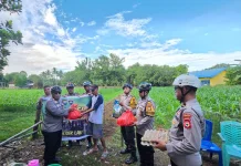 Kayuh Sepeda Sambil Berbagi, Cara Humanis Polsek Lau Jaga Kamtibmas