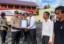 Kapolres Selayar Beri Penghargaan kepada Personel, Warga dan Media