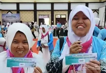 Suasana Haru Warnai Keberangkatan Calon Jamaah Haji Sidrap di Makassar