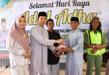 Polres Palopo Salurkan 300 Kantong Daging Kurban ke Warga