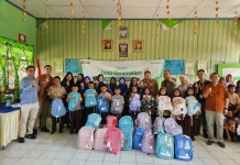 Pegadaian Salurkan Perlengkapan Sekolah untuk Siswa SD di Gowa
