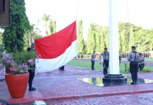 Polda Sulsel Menaikkan Bendera di Peringatan Hari Lahir Pancasila
