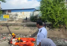 Kecamatan Makassar Bersama Tim Gabungan Bersihkan Sampah di Kanal Bara-Baraya