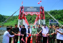 Wagub Sulsel Resmikan Jembatan Perintis Garuda Merah Putih di Tompobulu