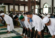 Bersin saat Shalat, Apakah Batal? Ini Kata Ulama