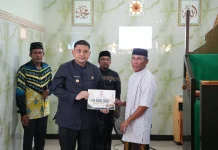 Kunjungi Warga Kepulauan Sangkarrang, Munafri Salurkan Bantuan Pendidikan Rp2,1 M
