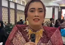 Gaun Bling-bling Jamaah Haji Bone Bernilai Jutaan Rupiah