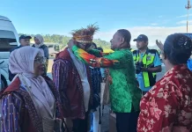 Nuansa Persaudaraan Warnai Kedatangan Kontingen Pesparawi Sulsel di Manokwari