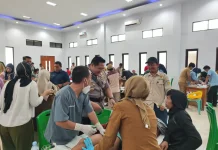 Ratusan Warga Selayar Ikuti Bakti Kesehatan Hari Bhayangkara Ke-80