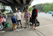 Dinsos Makassar Tindaklanjuti Aduan di Medsos, Pulangkan Lansia Terlantar