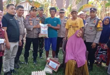 Polri Peduli, Polsek Bantimurung Salurkan Sembako kepada Korban Kebakaran