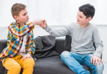Kenali Penyebab Sibling Rivalry agar Hubungan Kakak-Adik Tetap Harmonis