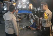 Personil Polsek Tamalate Evakuasi Bocah Tenggelam di Legolego