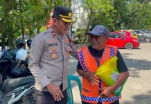 Polres Maros Perkuat Kedekatan dengan Masyarakat Melalui Aksi Berbagi