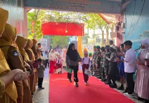 MPLS Unik, Karpet Merah Sambut Siswa Baru SDN Komplek Sambung Jawa