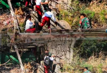 Babinsa Menjadi Penghubung Asa Pelajar di Sungai Saballang Jeneponto