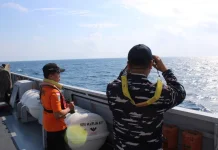 Personil Kodaeral VI Evakuasi Korban Kapal Tengelam di Selayar