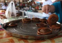 Snackpacking Jadi Tren Baru Gen Z, Pasar Tradisional Kian Diminati Wisatawan