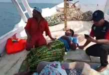 Tangis Keluarga Pecah Sambut Kedatangan KN SAR Kamajaya
