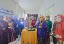 Busana Adat Sulsel Curi Perhatian pada HUT Ke-65 IKWI