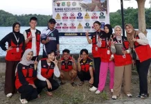 Mahasiswa KKN Unhas Edukasi Keselamatan Pengunjung Jembatan Pelangi