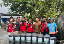 Mahasiswa KKN-T Zero Waste Unhas Serahkan 14 Komposter di Sudiang Raya