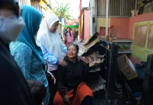 Melinda Aksa Serahkan Bantuan untuk Warga Terdampak Kebakaran