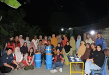 Atasi Sampah Rumah Tangga, Mahasiswa KKN Unhas Gelar Demo Komposter