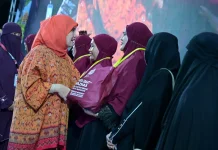 Wakil Wali Kota Makassar Serahkan 100 Paket Sembako ke Guru Mengaji
