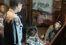 Polisi Evakuasi Perempuan Diduga ODGJ yang Mengamuk Bawa Parang di Manggala