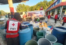 Musim Kemarau Melanda, PMI Maros Salurkan Air Bersih ke 17 Titik