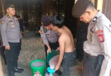 Personil Polsek Biringkanaya Berhasil Amankan 50 Liter Miras