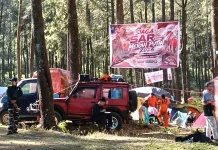 Ribuan Pendaki Kibarkan Bendera Merah Putih di Puncak Gunung Bawakaraeng