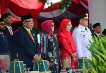 Wali Kota dan Ketua TP PKK Makassar Hadiri Upacara HUT RI di Rujab Gubernur Sulsel