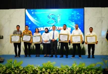 Kemenkum Sulsel Berikan Penghargaan bagi Kab./Kota di Sulsel dengan JDIH Terbaik