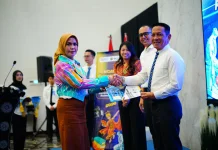 Perkuat Perlindungan KI, Kemenkum Sulsel Serahkan Surat Pencatatan Hak Cipta